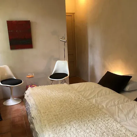 Mas De Charme - T2 Et D'hotes Avec Piscine & Jardin Oda ve Kahvaltı 3*