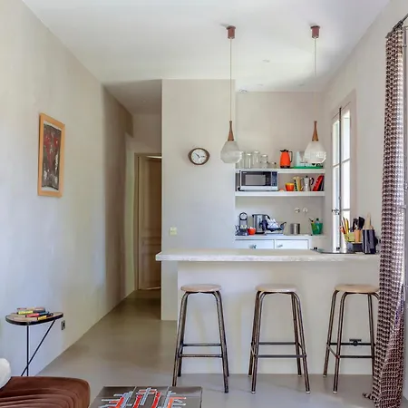 Mas De Charme - T2 Et D'hotes Avec Piscine & Jardin Oda ve Kahvaltı 3*